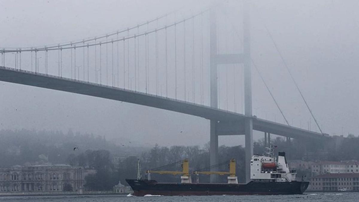 Son dakika: stanbul Boaz'nda gemi trafiine sis engeli