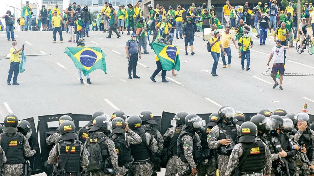 Darbe arsyla meclisi bastlar! Brezilya'da OHAL ilan edildi