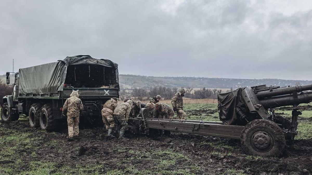 Zelenski, Donbas blgesinde iddetli atmalarn srdn aklad