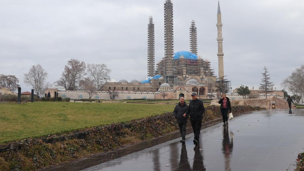 Restorasyonu sren Selimiye'de i mekan almalarnn yl sonuna kadar tamamlanmas ngrlyor