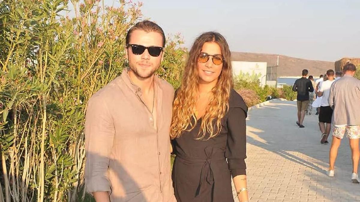 Tolga Sarıtaş ile Zeynep Mayruk ayrıldı mı Ünlü oyuncu ilişkisi