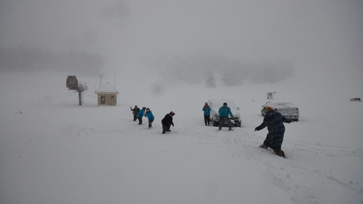Murat Da Kayak Merkezi'nde kar kalnl 30 santimetreye ulat 