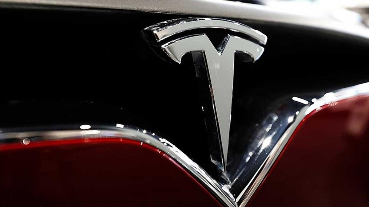 Tesla, otomobil fiyatlarnda indirime gitti