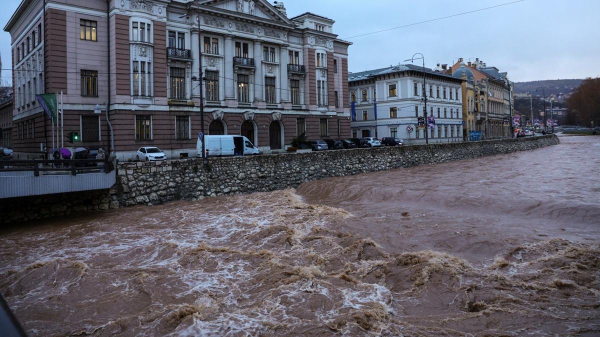 Bosna Hersek ve Srbistan'da iddetli yalar sele neden oldu