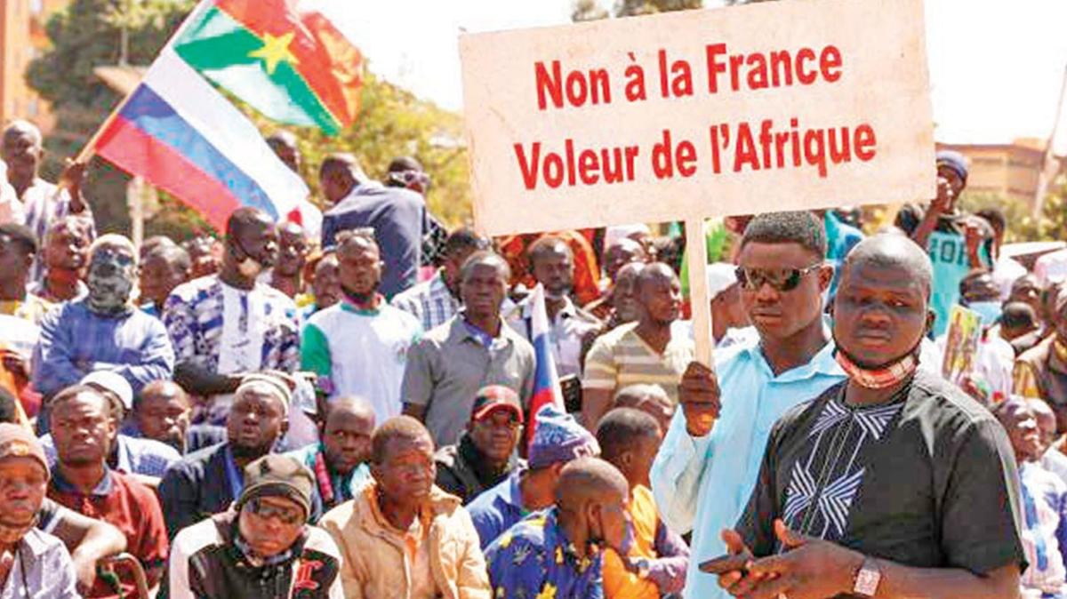 Burkina Faso, Fransz askerini lkeden kovuyor