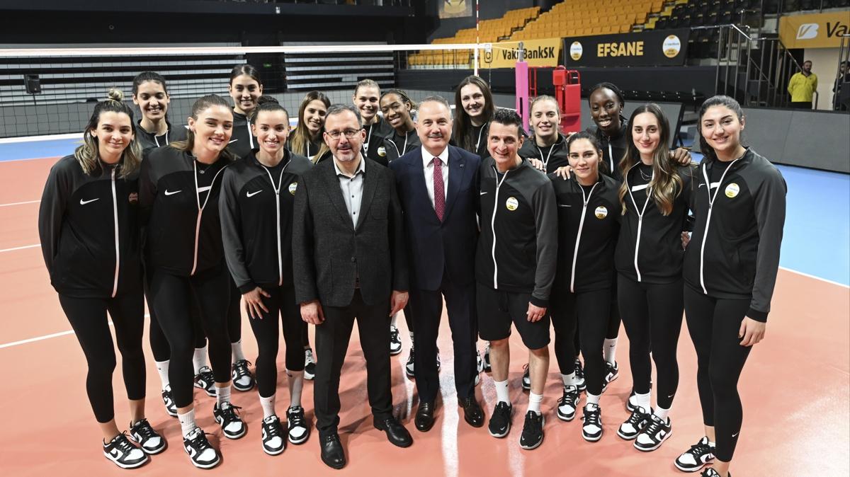 Bakan Kasapolu ile Guidetti, kz voleybolcular ile stanbul'da bir araya geldi