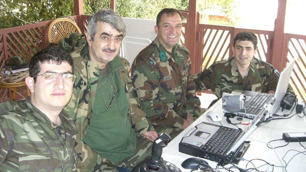 Bir ehit haberi her eyi deitirdi... Seluk Bayraktar terristlerin kripto cihazn zd