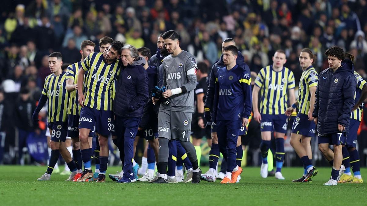 Ma biter bitmez Jorge Jesus soluu Samet Akaydn'n yannda ald! Gergin diyalog