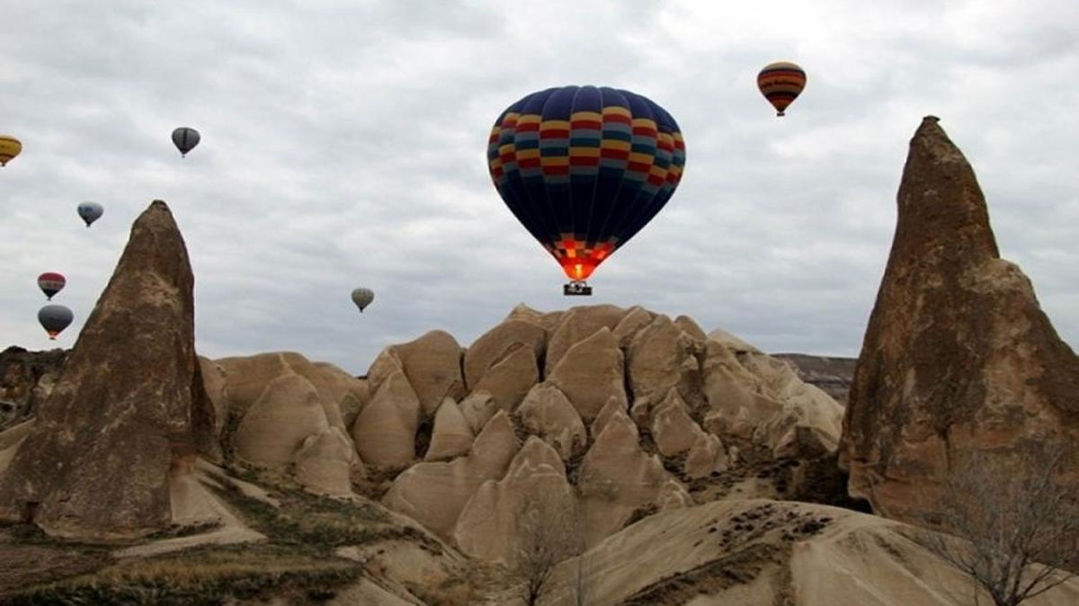 Kapadokya'da etkili olan rzgar nedeniyle balon turlar yaplamyor