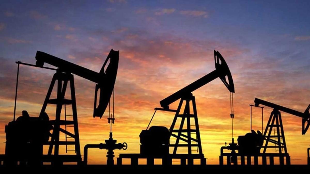 Brent petroln varil fiyat 85,59 dolar