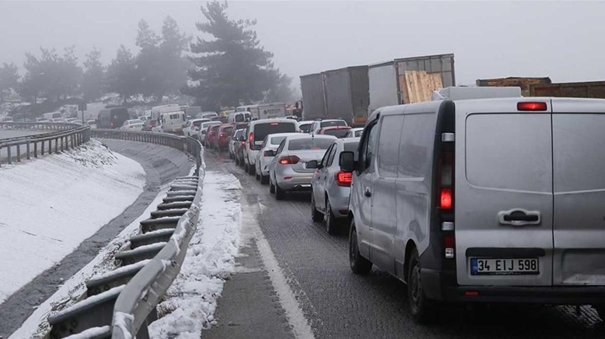 Bursa-stanbul kara yolunda kar ya nedeniyle younluk olutu