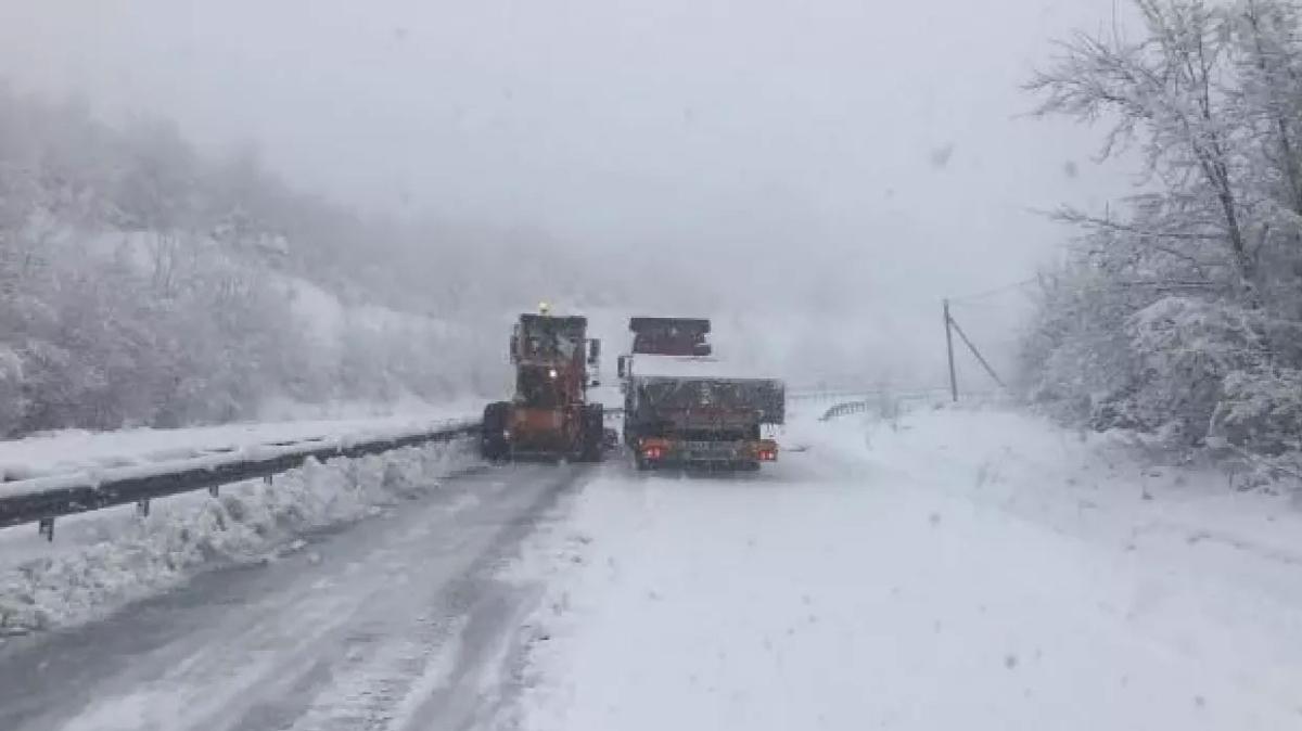 Youn kar ya Dzce-Zonguldak Bat Karadeniz balant yolunda ulam zorlatryor