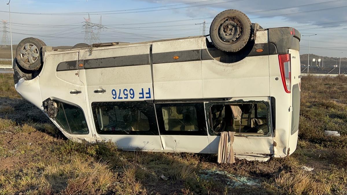 Kuzey Marmara Otoyolu'nda servis minibs devrildi: 9 yaral