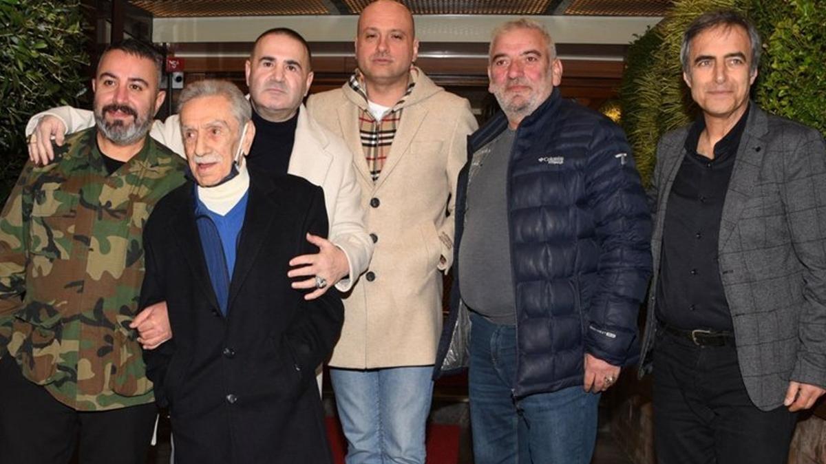 afak Sezer'den Kolpaino hayranlarna mjde! Yeni filmini izleyicileriyle ekecek