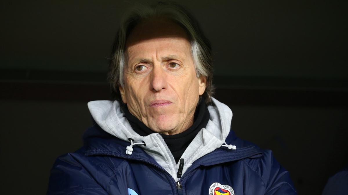 Fenerbahe'de kadroda 3 deiiklik! Jorge Jesus'tan 2 kesik birden geldi