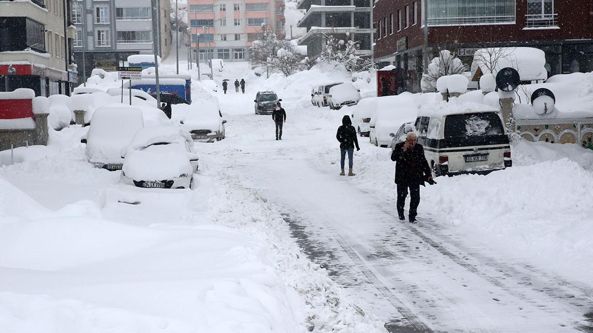 Karda dmemenin pf noktalar... Elleriniz cebinizde buzda yrmeyin!