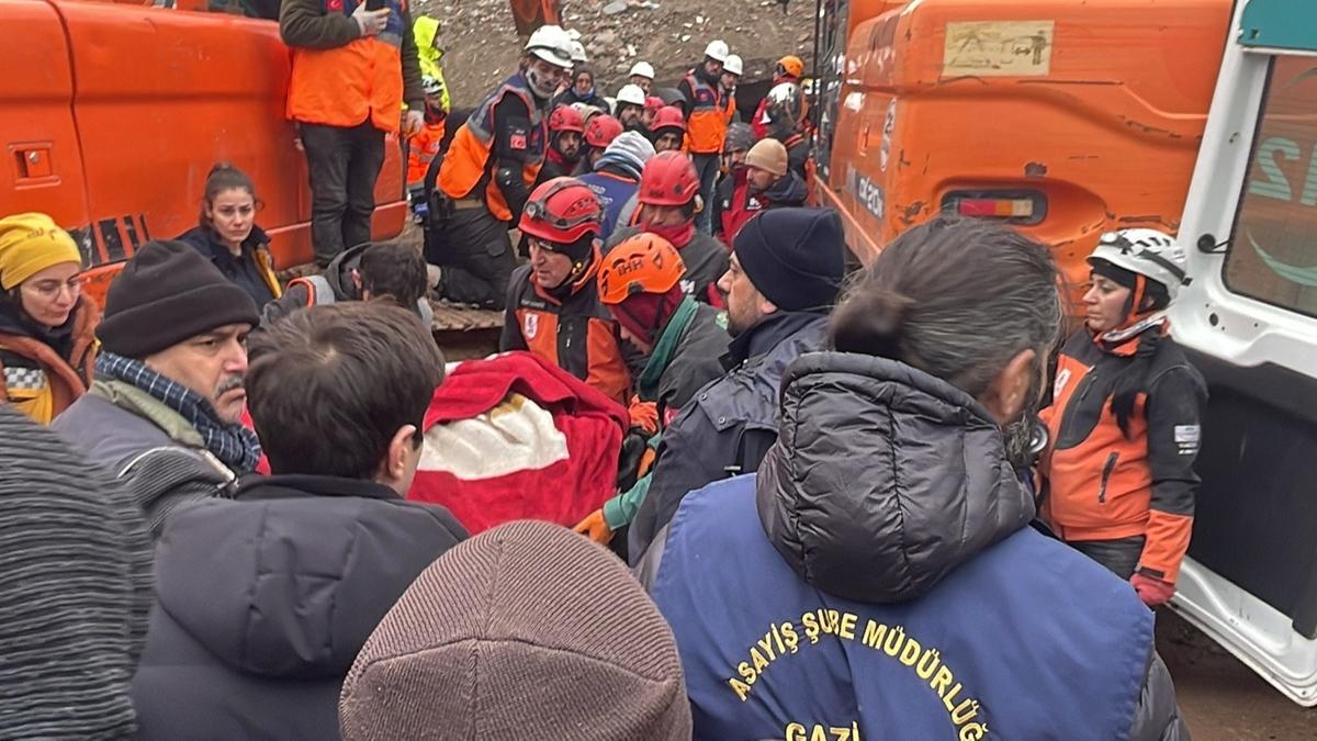 Gaziantep'te depremden 29 saat sonra 1 kadn kurtarld