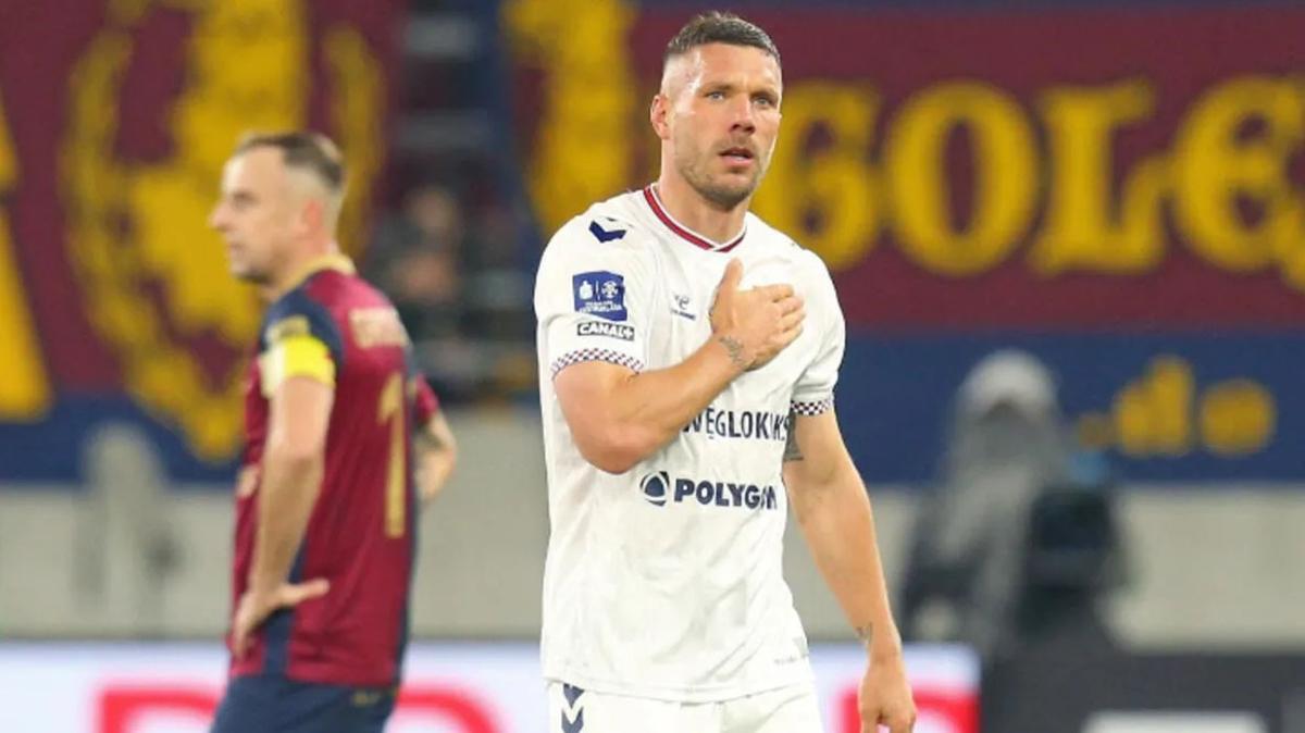 Lukas Podolski'den depremzedelere yardm