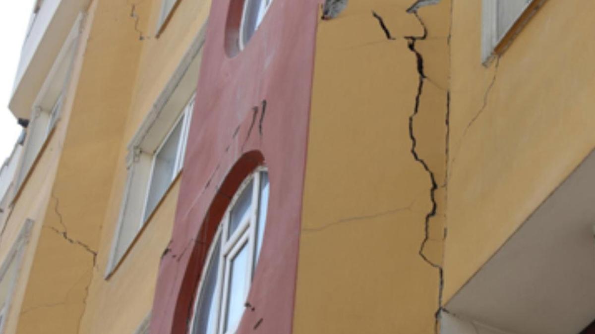 Depremde az hasarl binalar ne olacak" Depremden sonra hangi binalara girilir"