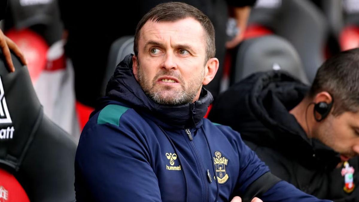 Southampton'da Nathan Jones'un grevine son verildi