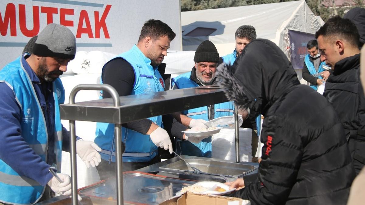 Rza Kayaalp'ten depremzedelere byk destek