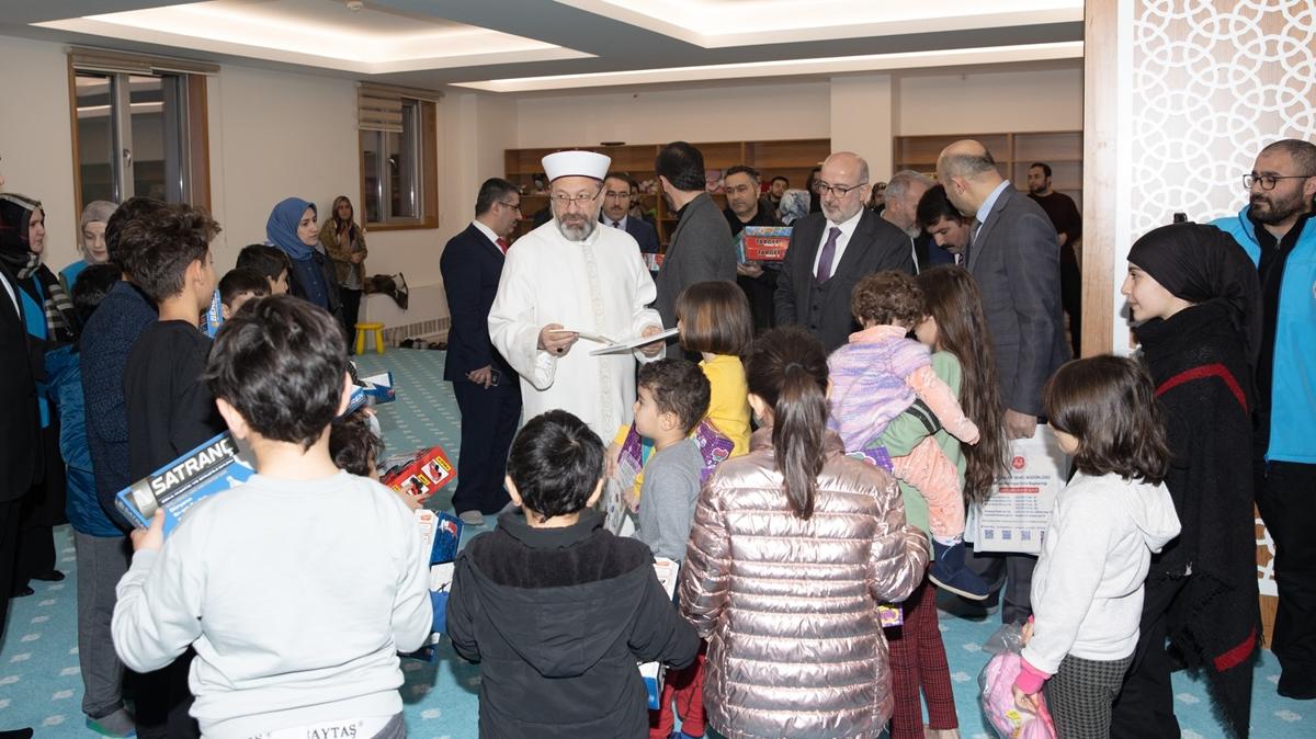 Diyanet leri Bakan Erba, depremzedelerle bir araya geldi