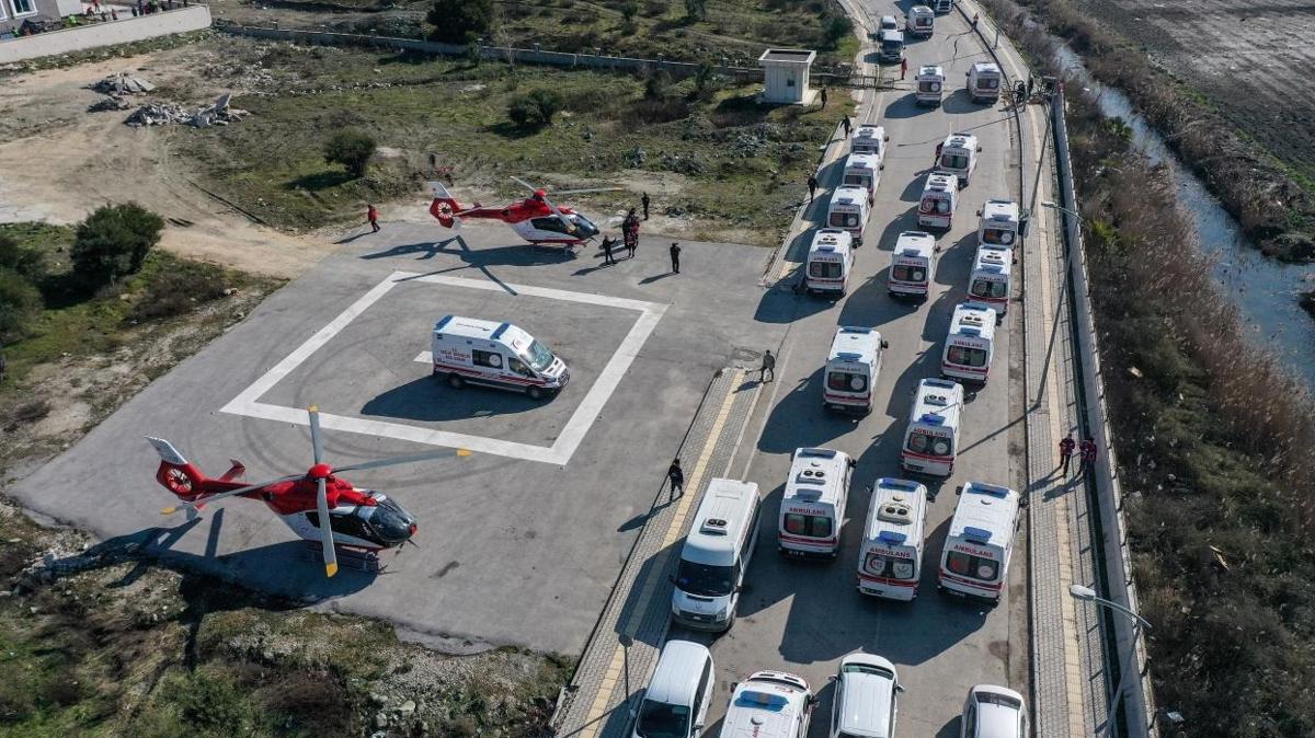 Hatay'n krsal mahallelerini 100 ambulansla gezerek salk hizmeti veriyorlar