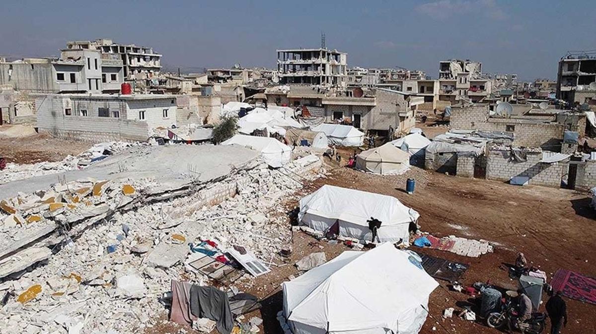 Afrin'deki depremzedeler, hayrseverlerin destekleriyle adrlara yerletiriliyor