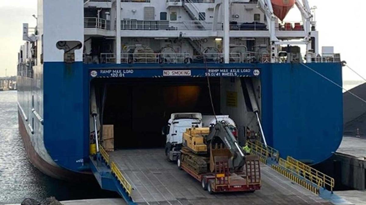 Anadolu Port stanbul Liman'ndan deprem blgesine insani yardm ykl bir gemi daha yola kacak