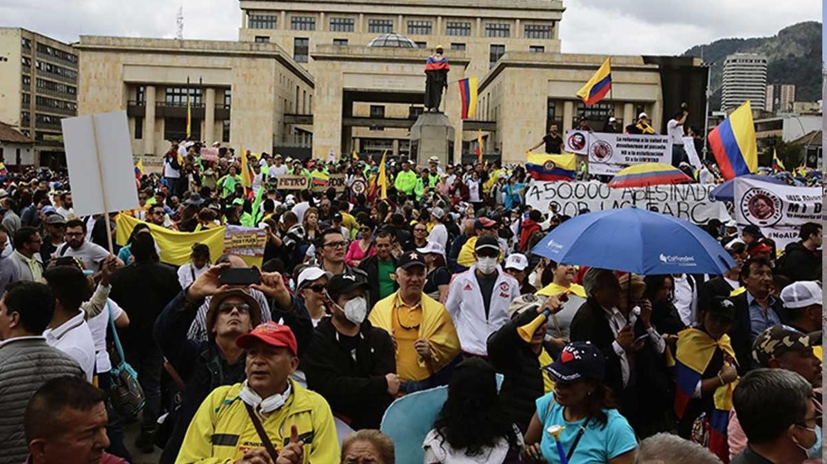 Kolombiya'da salk reformu yasasna protesto!