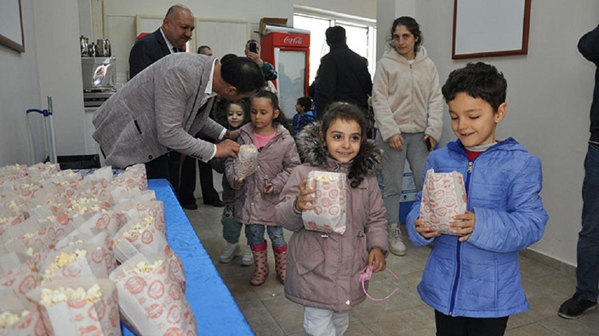 Depremzede ocuklar "Rafadan Tayfa Galaktik Tayfa" filmini seyrettiler