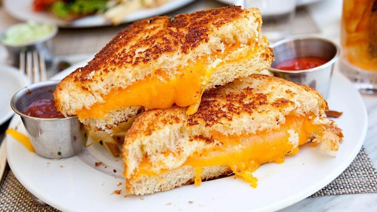 Amerika mutfann en gzdesi! Tavada Grilled Cheese tost nasl yaplr"