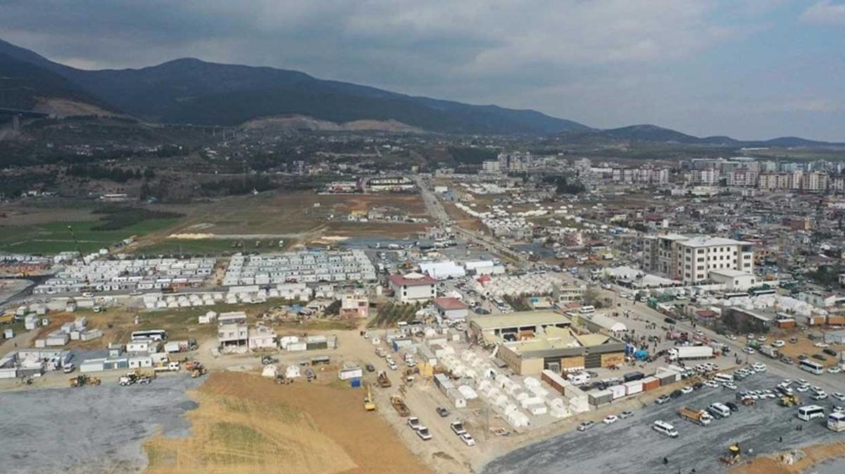 Gaziantep'te kurulan geici barnma alanlarnda depremzedeler konaklamaya balad