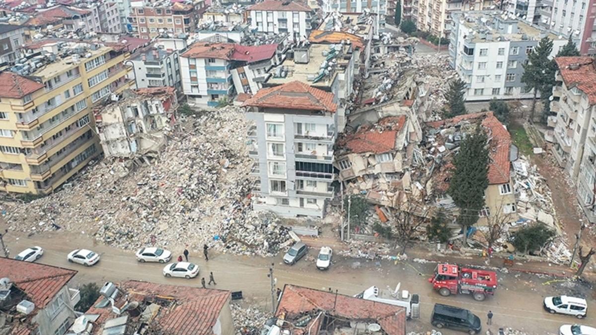 Antakya ve Defne'de yklan binalarn enkazlar  kaldrlyor