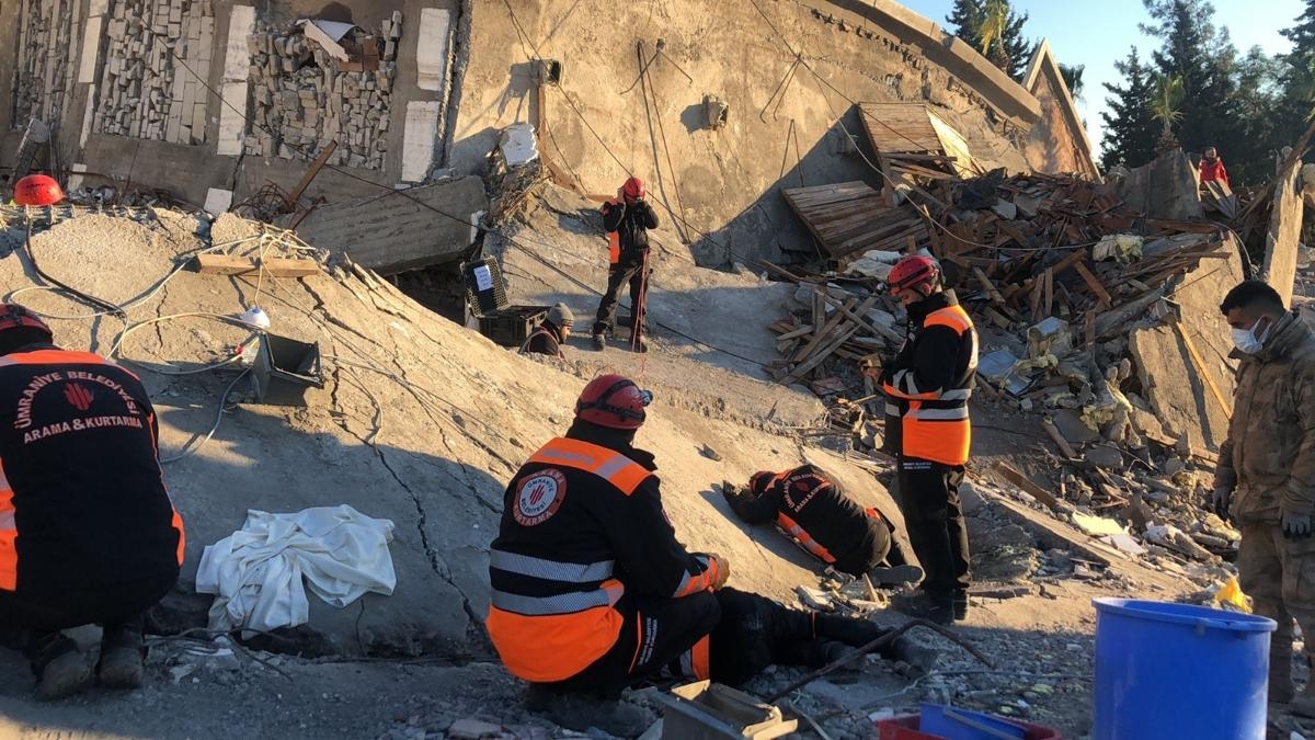 mraniye Belediyesi arama kurtarma ekibi deprem blgesinden dnd