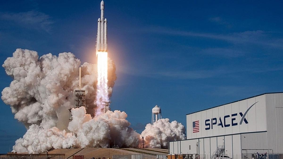 SpaceX, ABD, Rusya ve BAE'nin astronotlarn uzay istasyonuna gnderdi