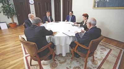 �fke imzas�! Ak�ener son toplant�da da diretti