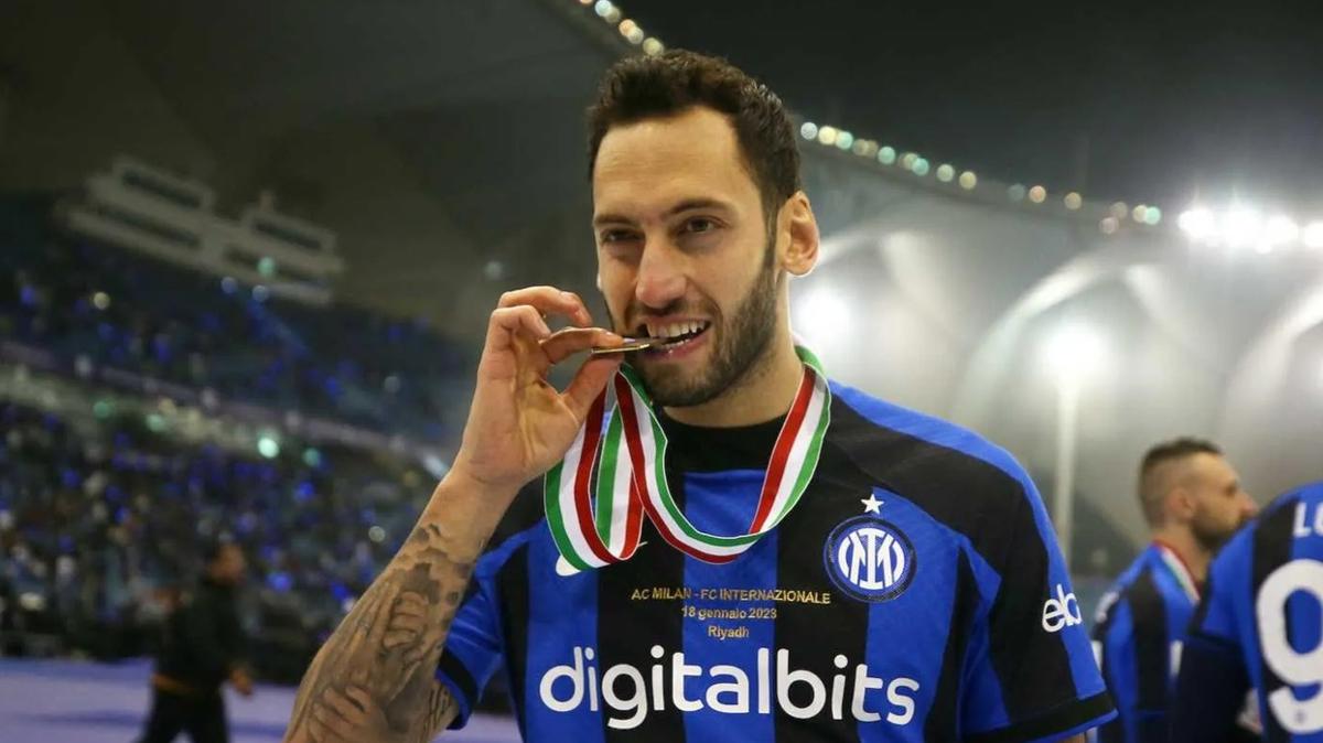 Hakan alhanolu'ndan 3,5 yllk imza! Anlamay duyurdular
