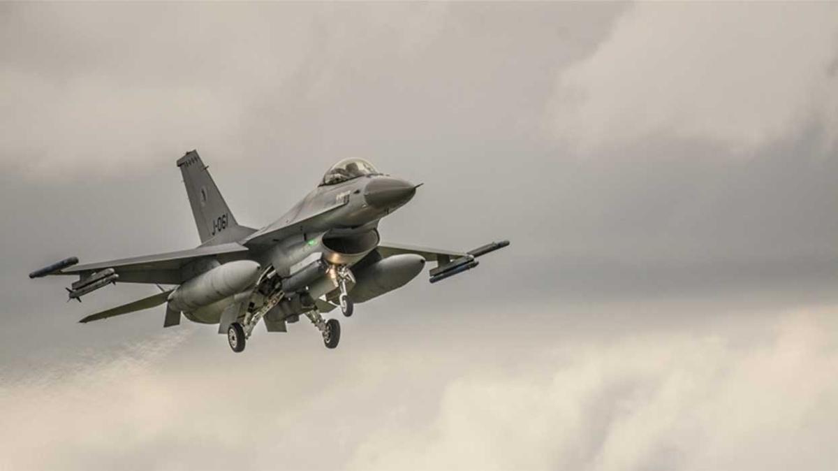 Ukraynal pilotlar F-16 eitiminde... Savan seyri deiecek mi"