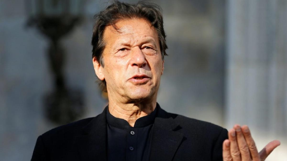 Imran Khan'n destekileri polisle att