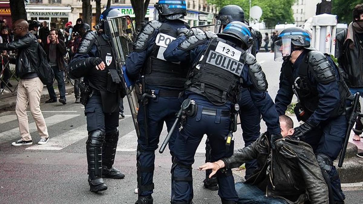 Fransa'daki gösterilerde gözaltı sayısı 500'ü geçti