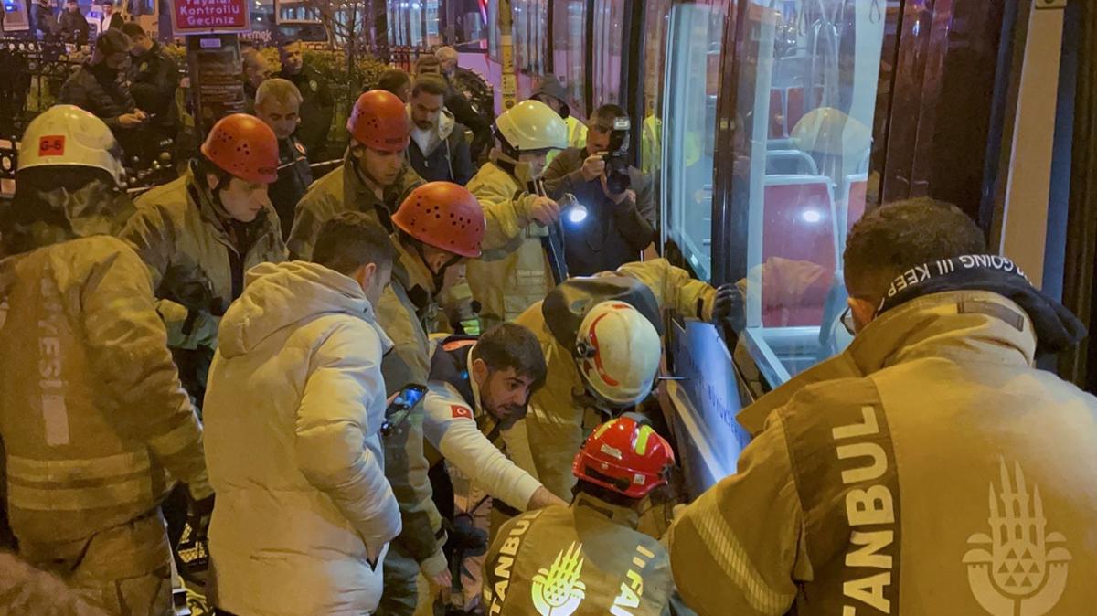 Cevizlibağ'da tramvayın çarptığı bir kişi ağır yaralandı