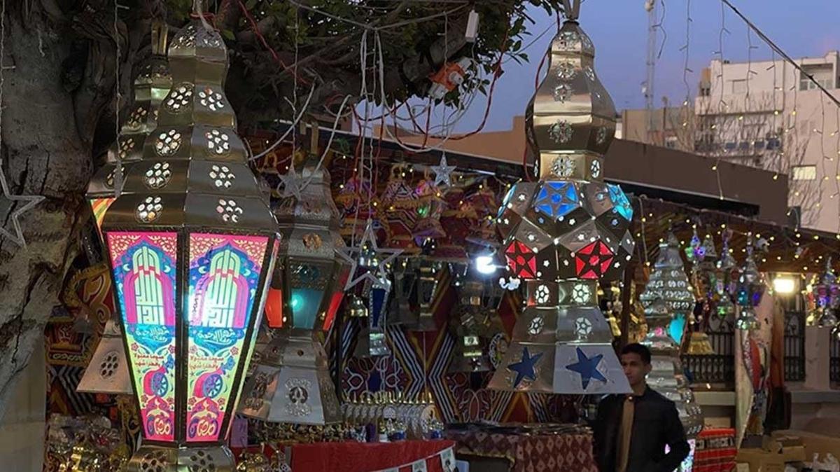 Libyallar, mbarek ay "ramazan fenerleriyle" karlyor
