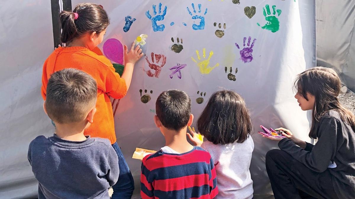 ALEM Dergisi ve Krmz ocuklar Dernei yardm iin el ele