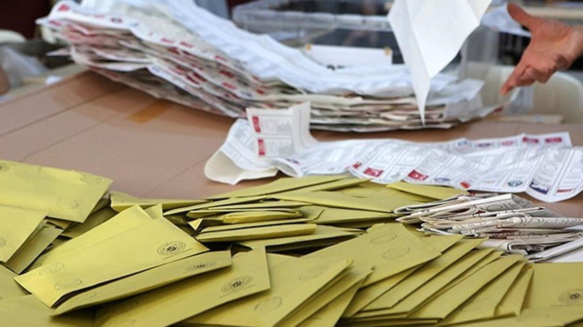 2023 son seim anketini canl yaynda aklad