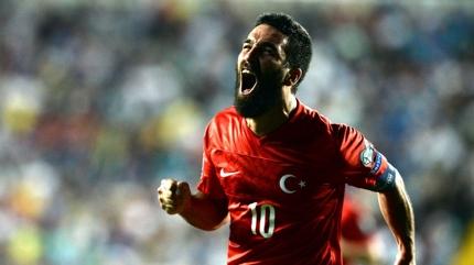 Milli ma� �ncesi Arda Turan'a �d�l� takdim edilecek