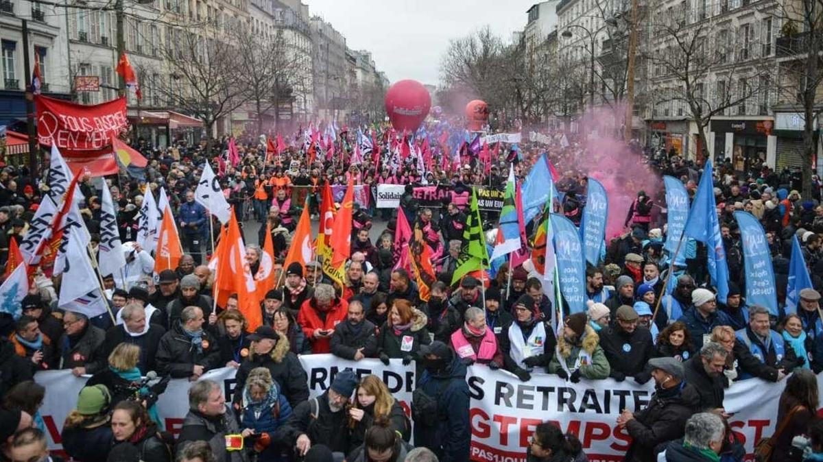 Fransa'da tartmal emeklilik reformuna kar 10. kitlesel grev