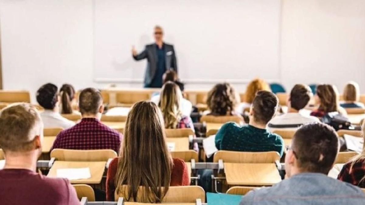 niversiteler Nisan'da alacak m, online m devam edecek" niversiteler yz yze olacak m" 
