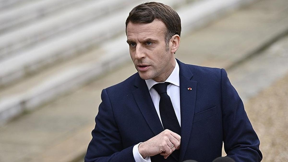 Emeklilik reformu kartlar Macron'u yuhalad