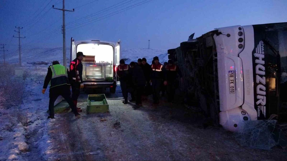 Erzincan ve Yozgat'ta yolcu otobs devrildi! ok sayda l ve yaral var